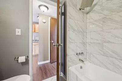 1409 N Prospect Ave #302, Milwaukee, WI 53202 - Photo 12