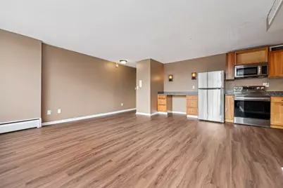 1409 N Prospect Ave #302, Milwaukee, WI 53202 - Photo 4