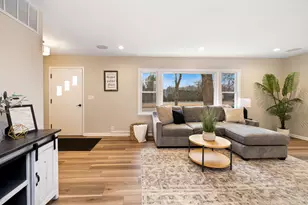 N76W14092 Appleton Ave, Menomonee Falls, WI 53051 - Photo 6