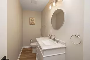 N76W14092 Appleton Ave, Menomonee Falls, WI 53051 - Photo 8