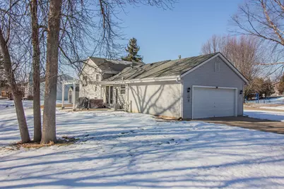 2087  Lake View Dr, Hartford, WI 53027 - Photo 14