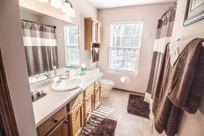 2087  Lake View Dr, Hartford, WI 53027 - Photo 12