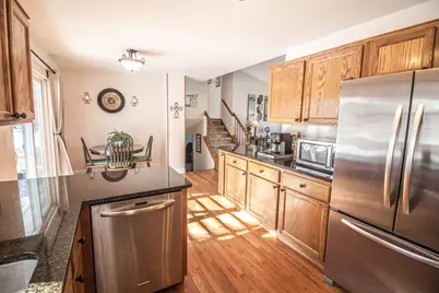 2087  Lake View Dr, Hartford, WI 53027 - Photo 16