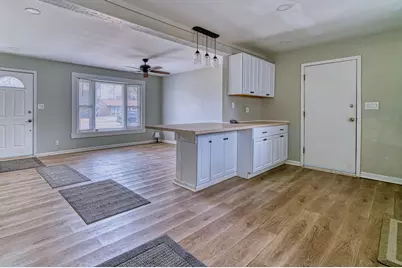 405 W Sugar Ln, Glendale, WI 53217 - Photo 8