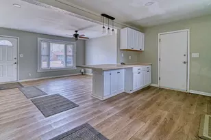 405 W Sugar Ln, Glendale, WI 53217 - Photo 8