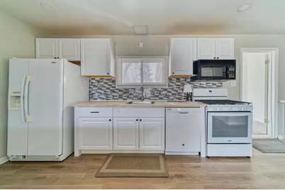 405 W Sugar Ln, Glendale, WI 53217 - Photo 6