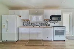 405 W Sugar Ln, Glendale, WI 53217 - Photo 6