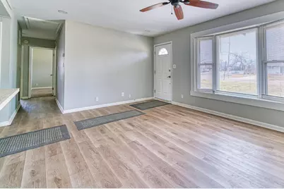 405 W Sugar Ln, Glendale, WI 53217 - Photo 4