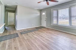 405 W Sugar Ln, Glendale, WI 53217 - Photo 4