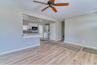 405 W Sugar Ln, Glendale, WI 53217 - Photo 2