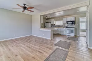 405 W Sugar Ln, Glendale, WI 53217 - Photo 4