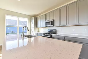 423 Clairmont Ct, Williams Bay, WI 53191 - Photo 18