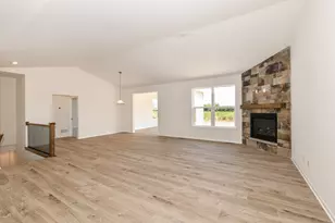 417 Manchester Dr, Williams Bay, WI 53191 - Photo 8