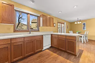 15634 W Brook Dr, New Berlin, WI 53151 - Photo 14