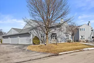 15634 W Brook Dr, New Berlin, WI 53151 - Photo 2