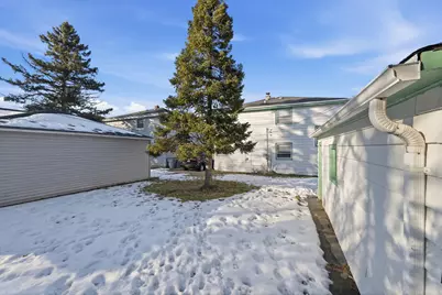 6215 W Keefe Avenue Pkwy, Milwaukee, WI 53216 - Photo 16