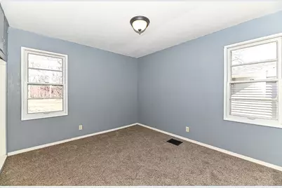 6402 W Bennett Ave, Milwaukee, WI 53219 - Photo 8