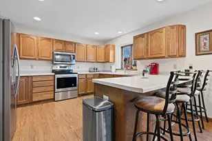 3209 S Ridge Crest Ct, New Berlin, WI 53151 - Photo 8