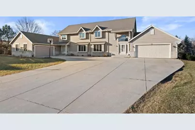 3209 S Ridge Crest Ct #3211, New Berlin, WI 53151 - Photo 2
