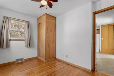 316 E Park View Ln, Manitowoc, WI 54220 - Photo 16