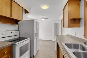 316 E Park View Ln, Manitowoc, WI 54220 - Photo 8