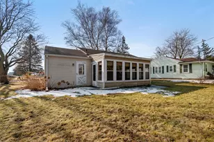 316 E Park View Ln, Manitowoc, WI 54220 - Photo 2