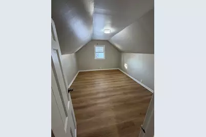 4334 W Eggert Pl, Milwaukee, WI 53218 - Photo 10