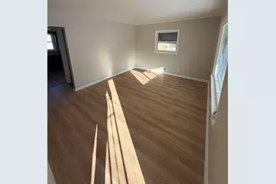 4334 W Eggert Pl, Milwaukee, WI 53218 - Photo 4