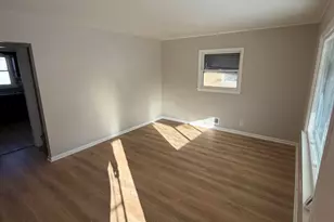 4334 W Eggert Pl., Milwaukee, WI 53218 - Photo 4