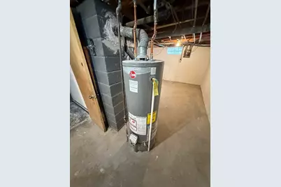 4334 W Eggert Pl, Milwaukee, WI 53218 - Photo 12