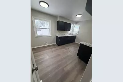 4340 W Eggert Pl, Milwaukee, WI 53218 - Photo 4