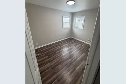 4340 W Eggert Pl, Milwaukee, WI 53218 - Photo 6