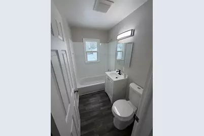 4340 W Eggert Pl, Milwaukee, WI 53218 - Photo 8