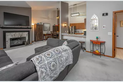 W240N2532 E Parkway Meadow Cir #5, Pewaukee, WI 53072 - Photo 6