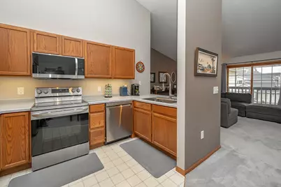 W240N2532 E Parkway Meadow Cir #5, Pewaukee, WI 53072 - Photo 18