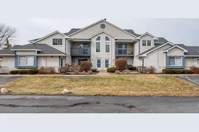 W240N2532 E Parkway Meadow Cir #5, Pewaukee, WI 53072 - Photo 1