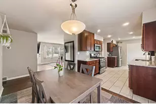 4637 N 101st St, Wauwatosa, WI 53225 - Photo 10