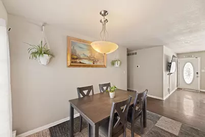 4637 N 101st St, Wauwatosa, WI 53225 - Photo 8