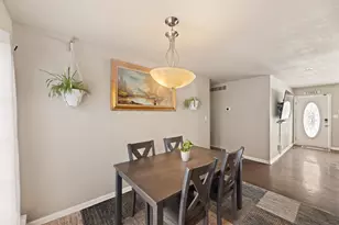 4637 N 101st St, Wauwatosa, WI 53225 - Photo 8