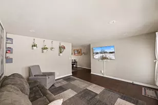 4637 N 101st St, Wauwatosa, WI 53225 - Photo 2