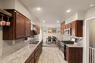 4637 N 101st St, Wauwatosa, WI 53225 - Photo 14