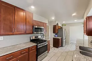 4637 N 101st St, Wauwatosa, WI 53225 - Photo 12