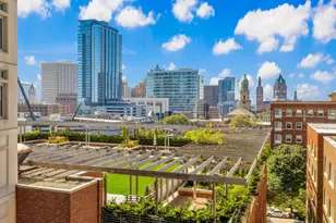 825 N Prospect Ave, Milwaukee, WI 53202 - Photo 18