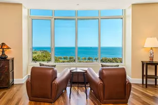 825 N Prospect Ave, Milwaukee, WI 53202 - Photo 4