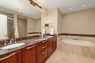 825 N Prospect Ave, Milwaukee, WI 53202 - Photo 12