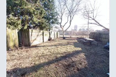 1227 E Kane Pl, Milwaukee, WI 53202 - Photo 10