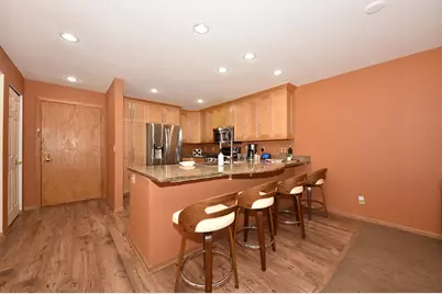 1600 W Green Tree Rd #302, Glendale, WI 53209 - Photo 4