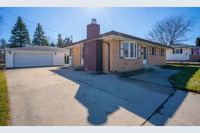 N86W18105  Summit Dr, Menomonee Falls, WI 53051 - Photo 4