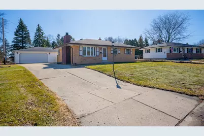 N86W18105  Summit Dr, Menomonee Falls, WI 53051 - Photo 2