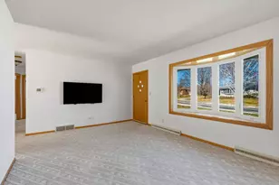 N86W18105 Summit Dr, Menomonee Falls, WI 53051 - Photo 8